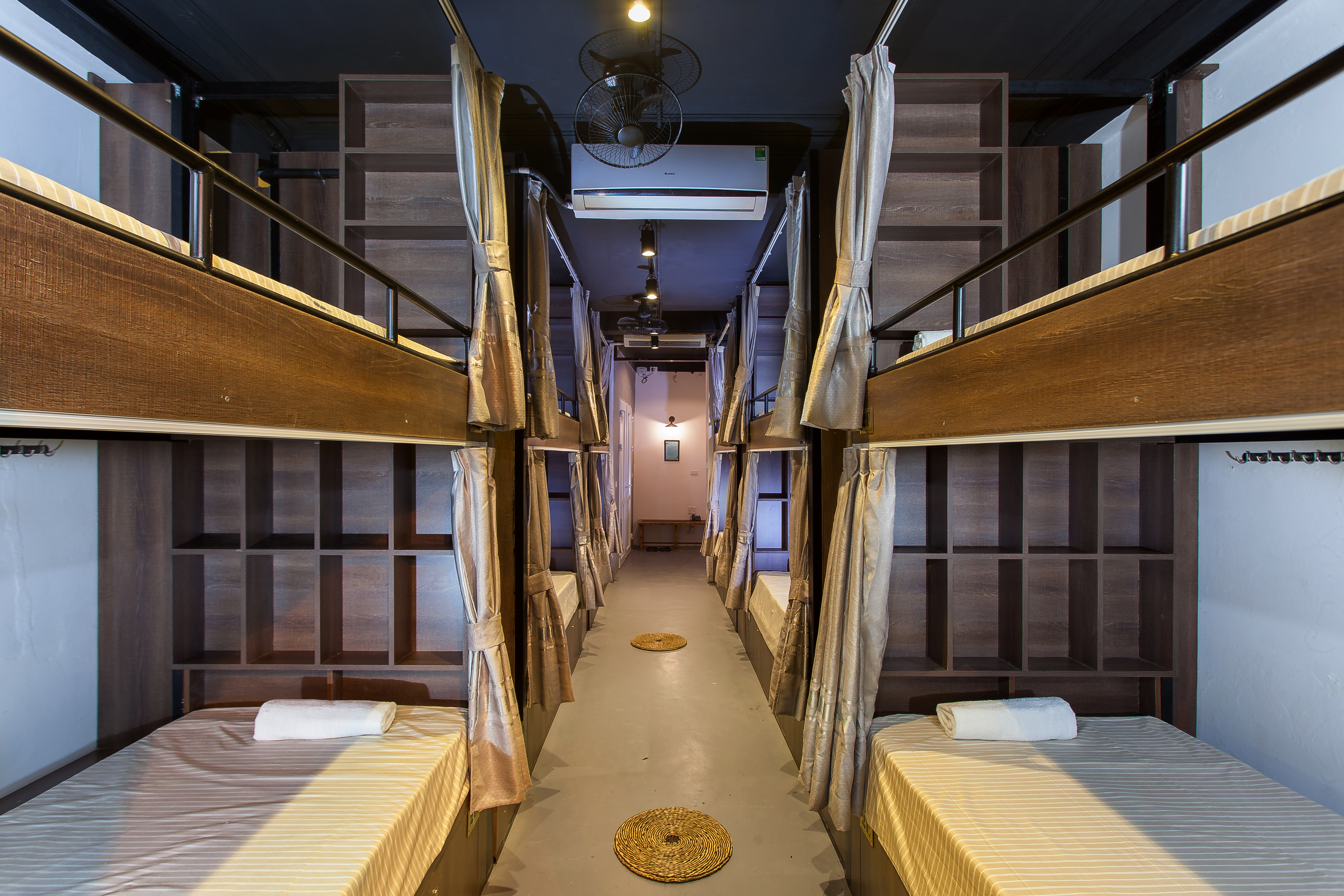 Mix Dormitory Room Bed in 12-Bed 1